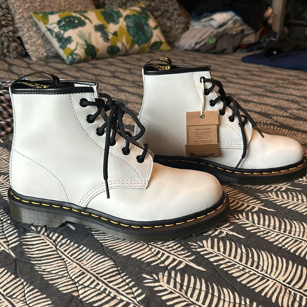 NWT Doc Martens 101 Yellow Stitch Smooth Leather White Ankle Boots - Picture 6 of 11